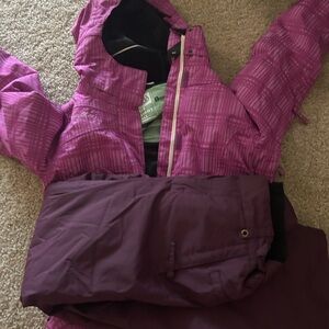 686 snowboard pants and hooded jacket